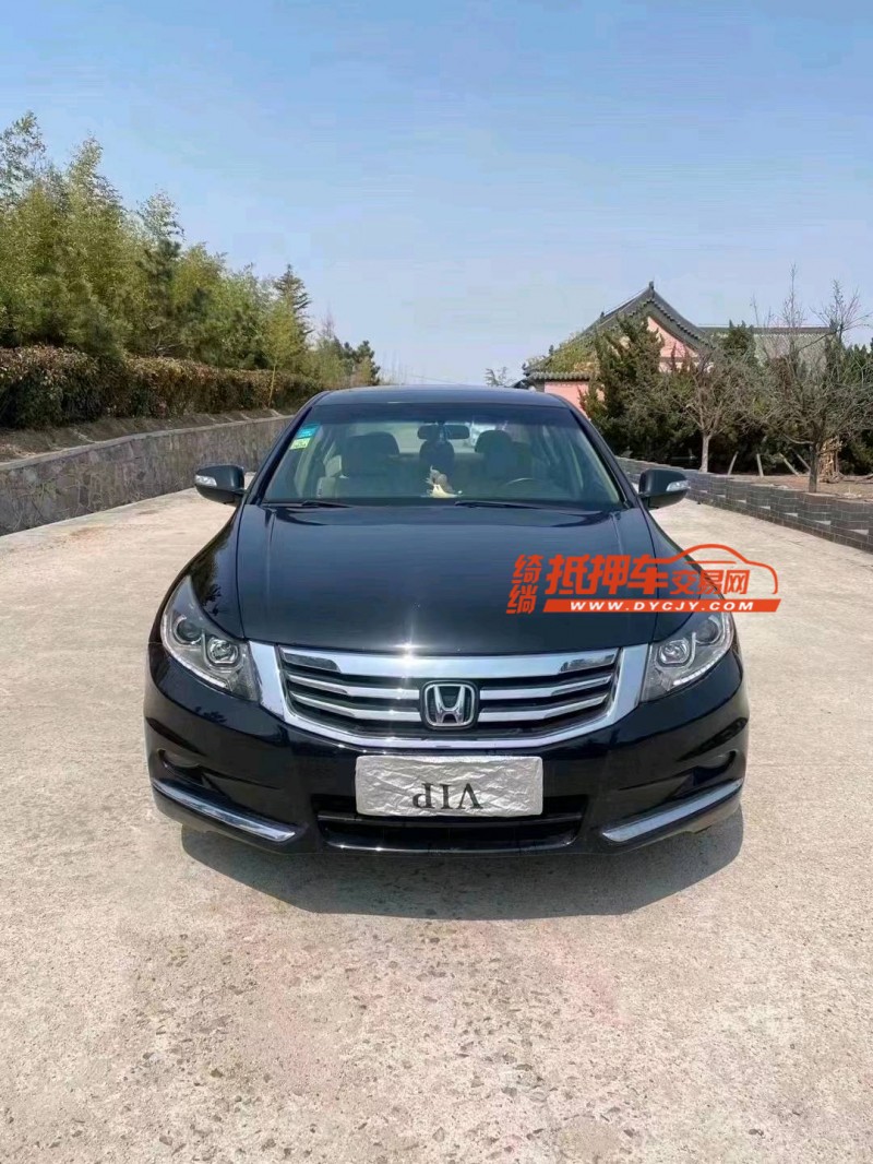 青岛13年本田雅阁1