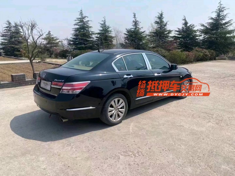 青岛13年本田雅阁4