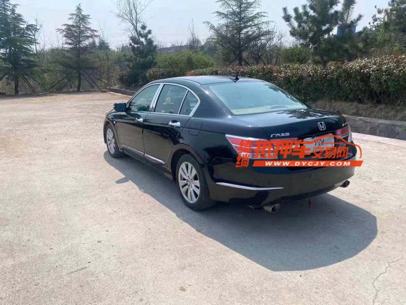 青岛13年本田雅阁5