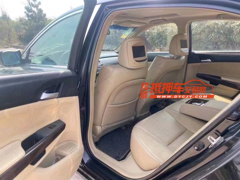 青岛13年本田雅阁8