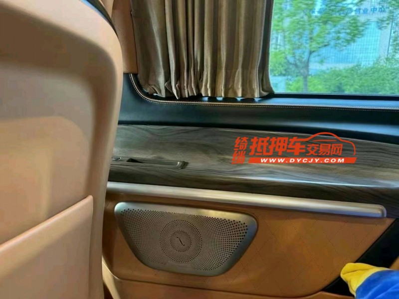 重庆22年奔驰威霆5