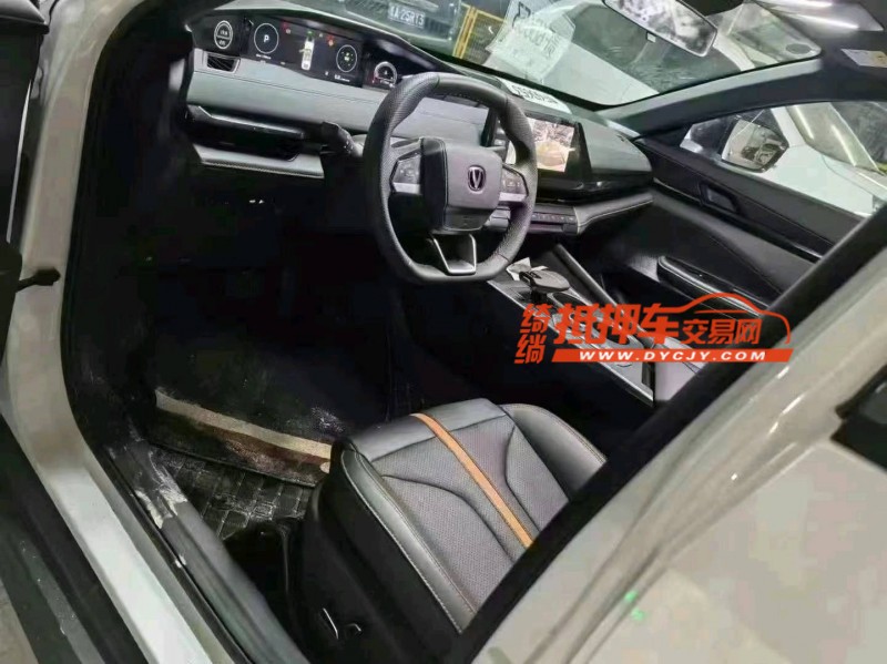 東營24年長安汽車UNI-V8