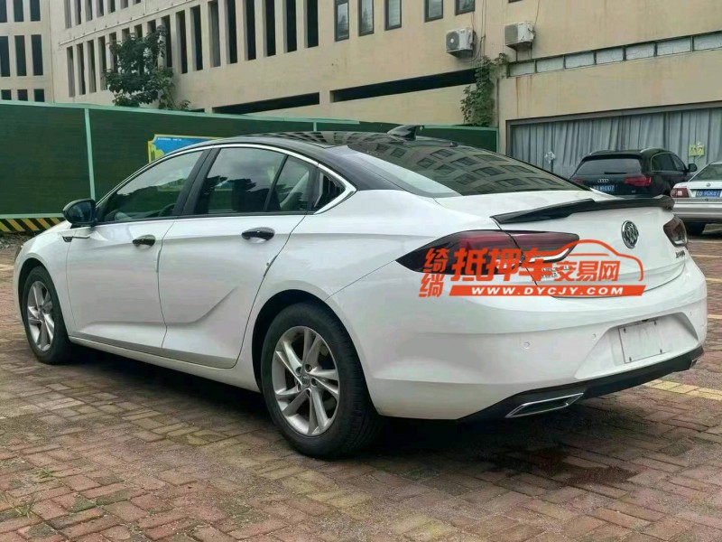 青岛21年别克君威8