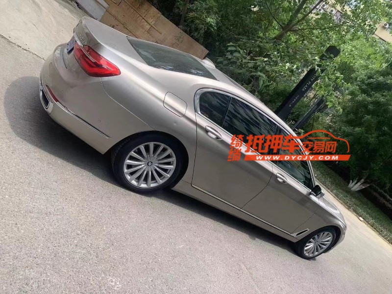 成都16年宝马7系8