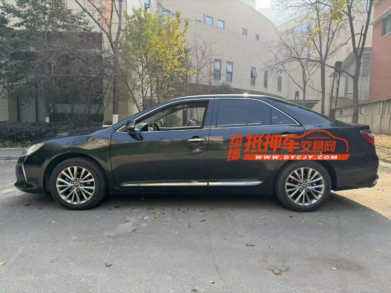 成都17年丰田凯美瑞3