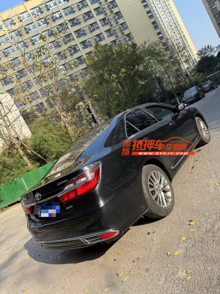 成都17年丰田凯美瑞8