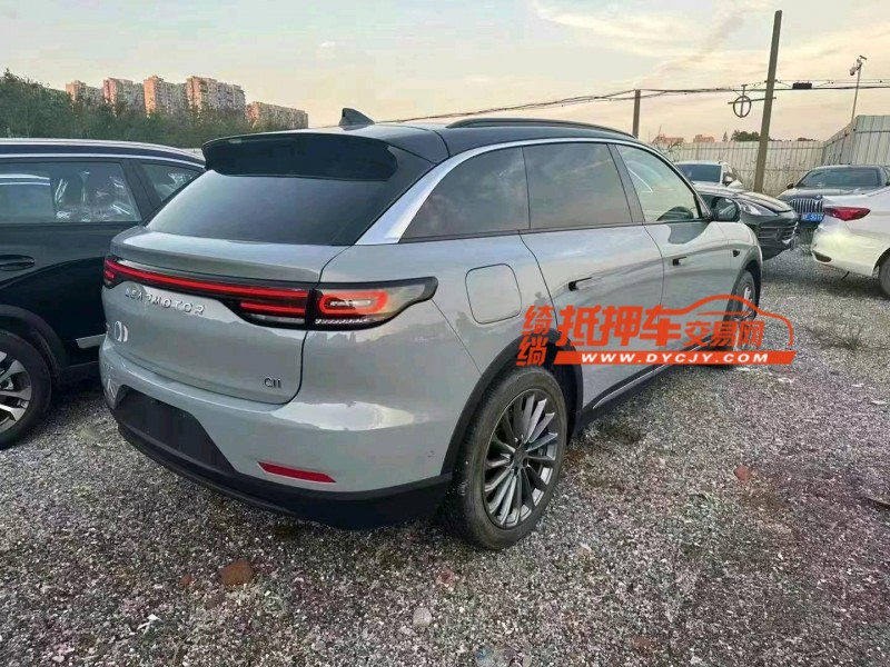 金華24年零跑汽車C116