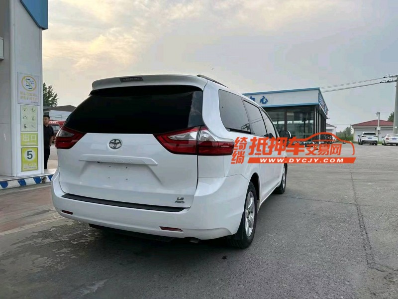 保定18年丰田塞纳8