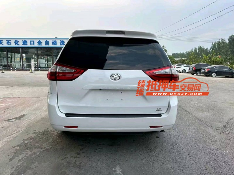 保定18年丰田塞纳9