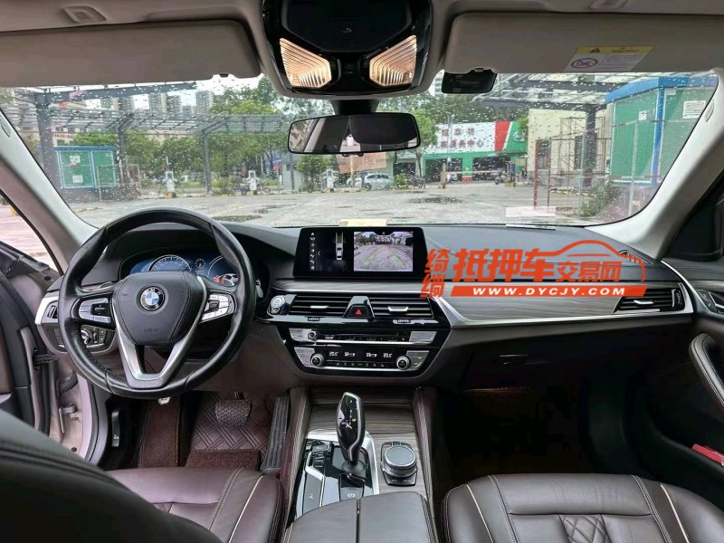 中山18年宝马5系8