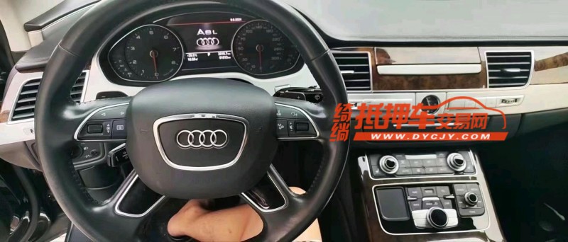 济宁18年奥迪A8L9