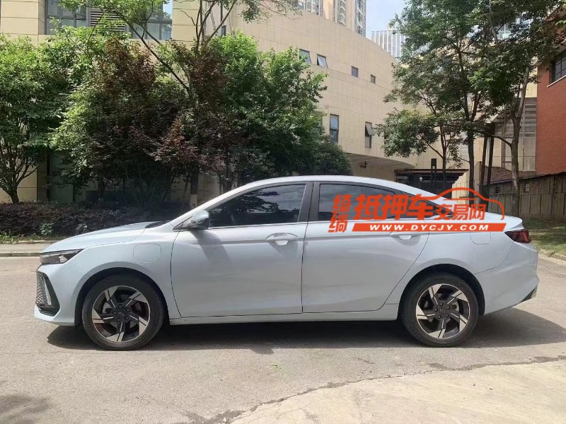 成都22年吉利帝豪3