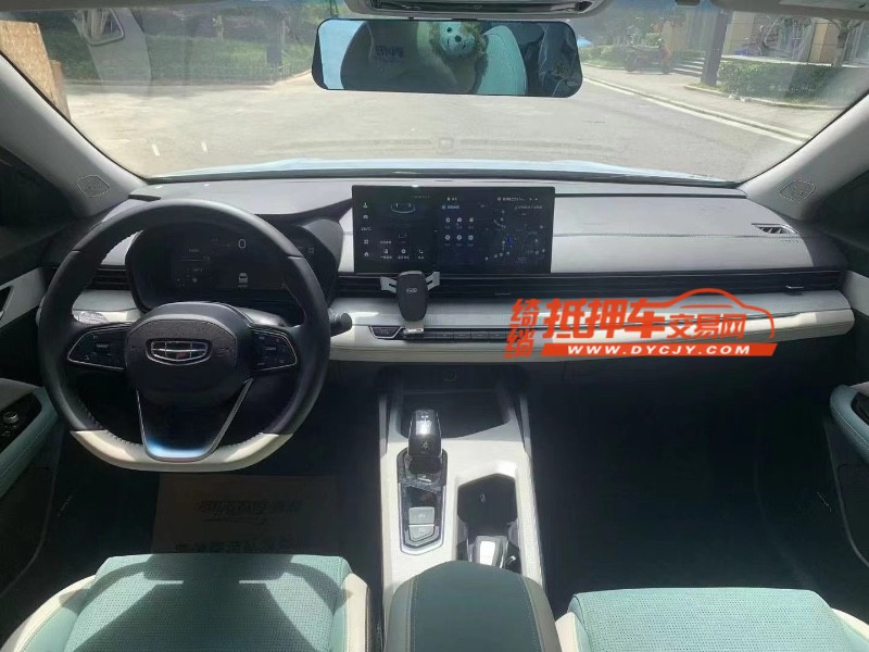 成都22年吉利帝豪5