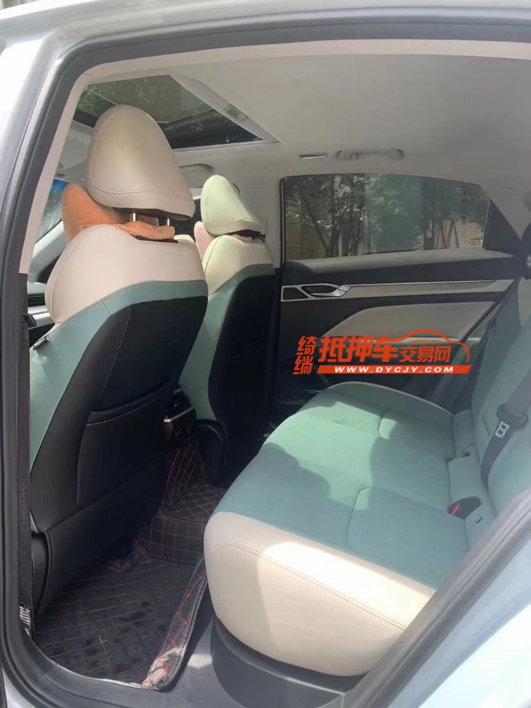 成都22年吉利帝豪7