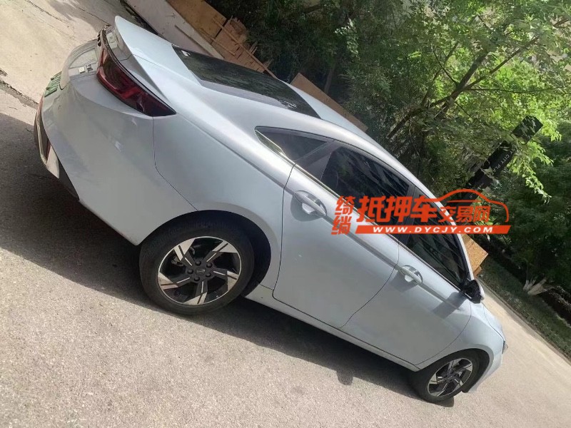 成都22年吉利帝豪8