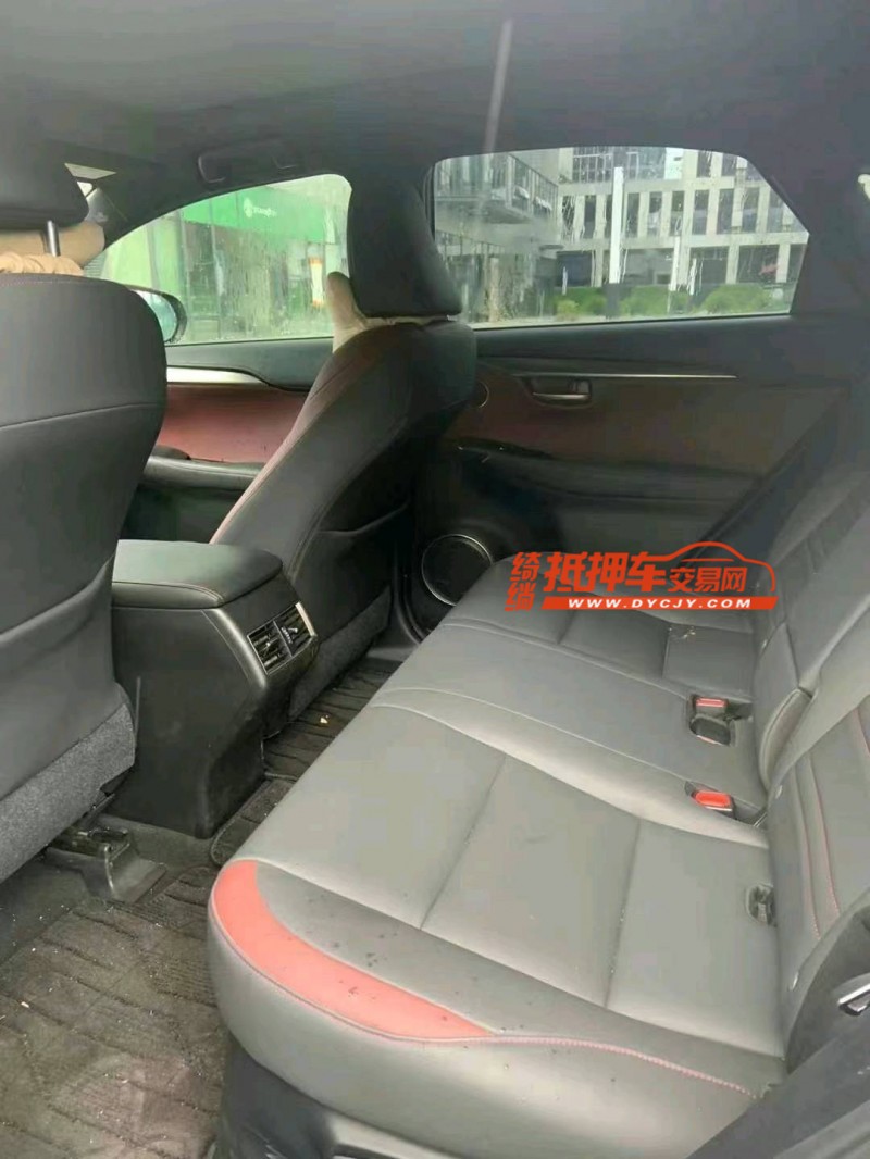 广州20年雷克萨斯NX4