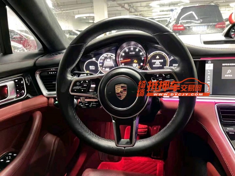 广州17年保时捷帕拉梅拉8