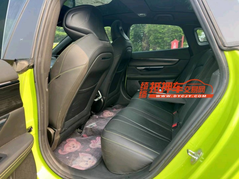 青島22年小鵬汽車p77
