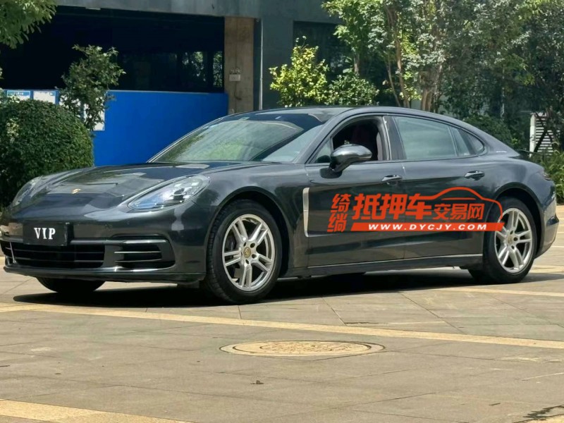 昆明18年保時捷帕拉梅拉2