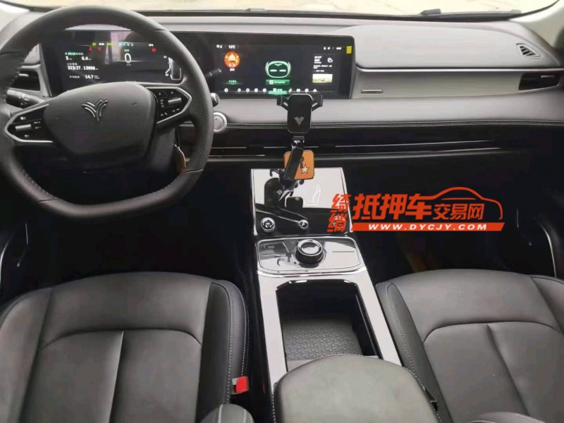 保定23年哪吒U8