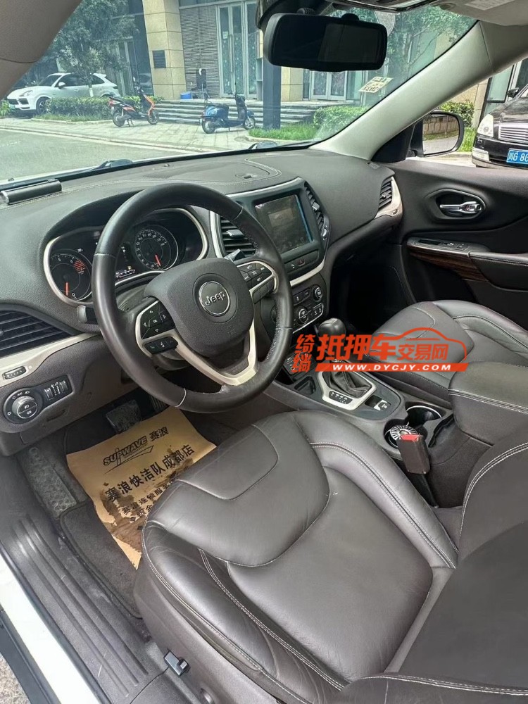 成都17年Jeep自由光4