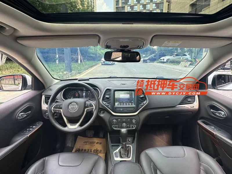 成都17年Jeep自由光5