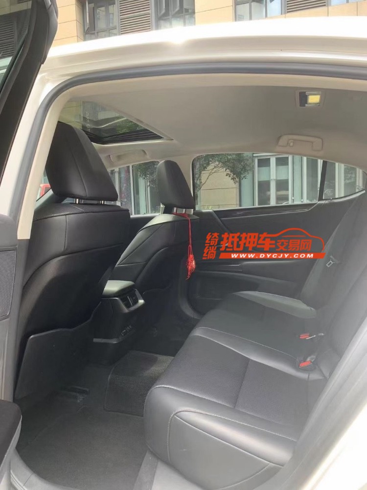 成都20年雷克萨斯ES7