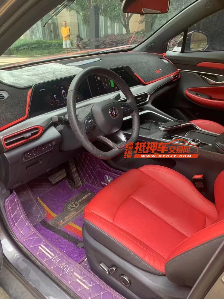 成都21年长安汽车UNI-T5