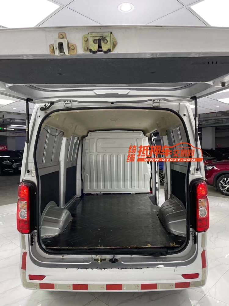 成都21年长安汽车睿行5