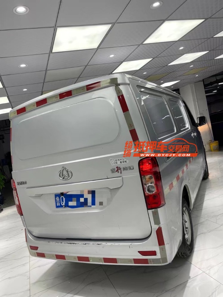 成都21年长安汽车睿行8