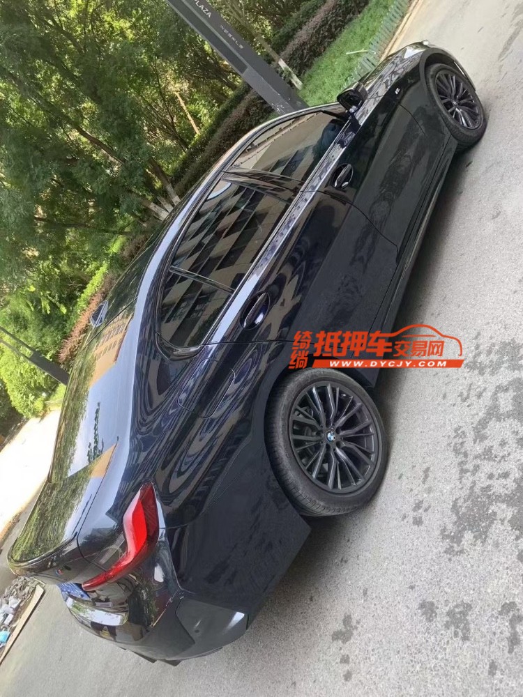 成都23年宝马3系8