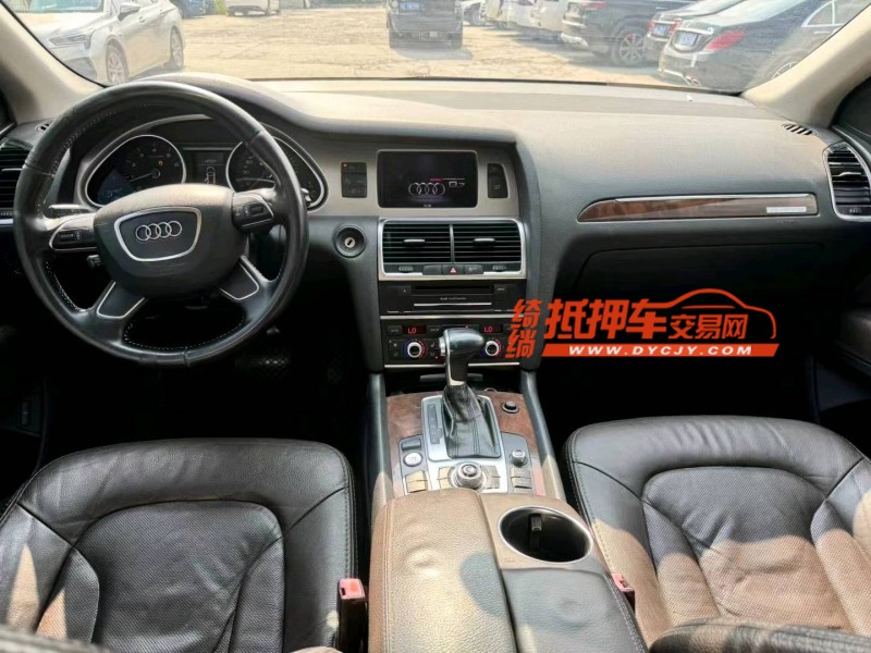 天津12年奧迪Q78