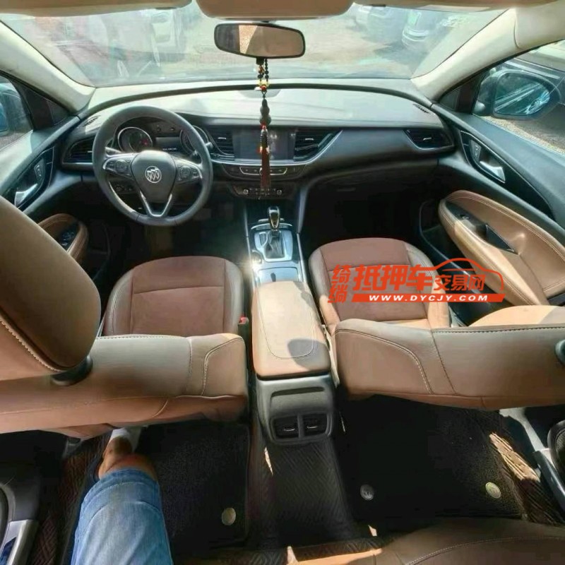 潍坊18年别克君威8