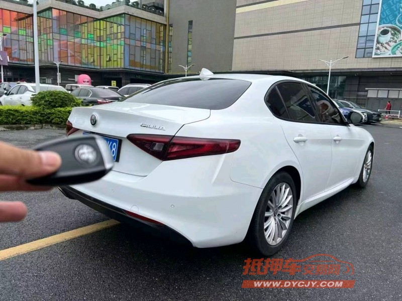 广州19年阿尔法·罗密欧Giulia4