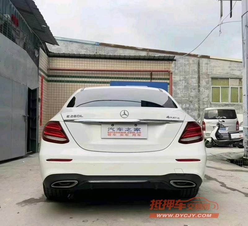 广州17年奔驰E8