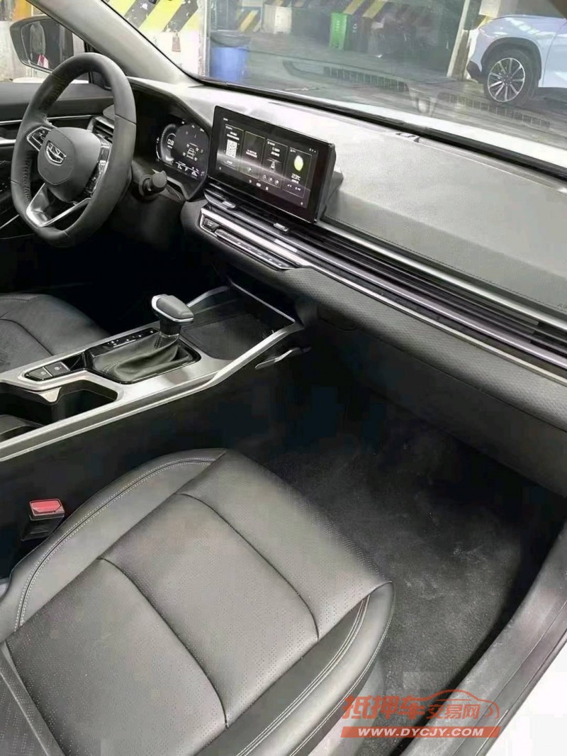 成都22年吉利帝豪4