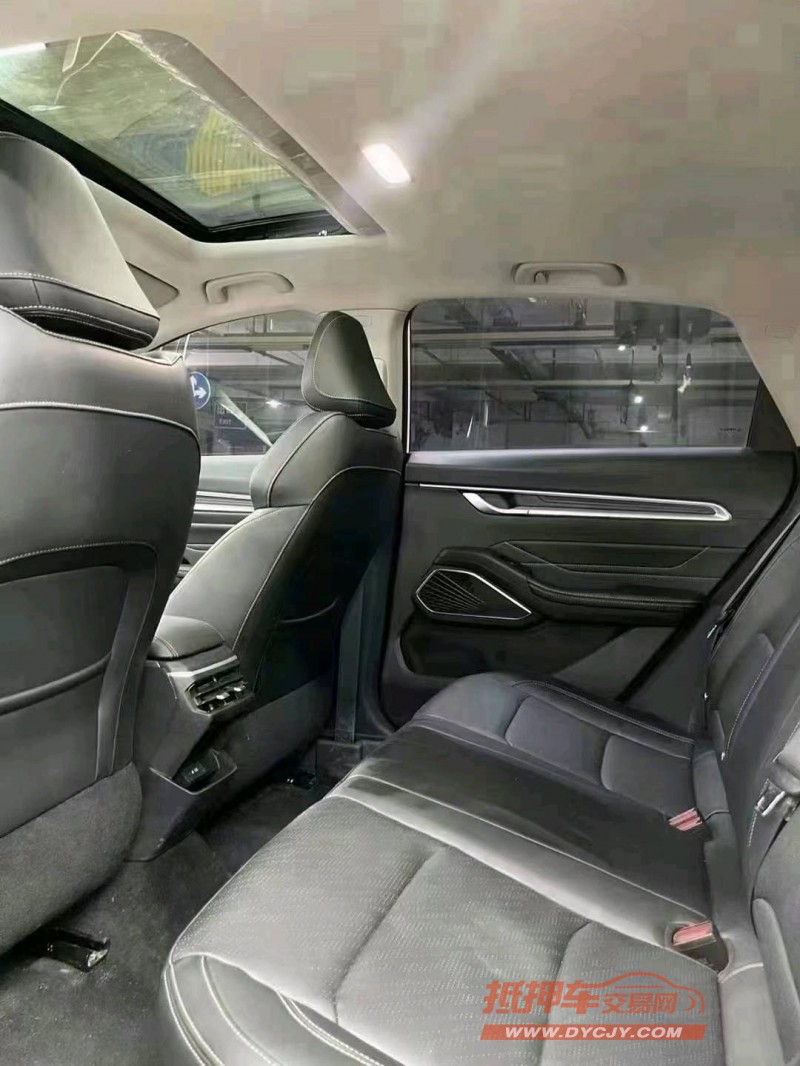 成都22年吉利帝豪8