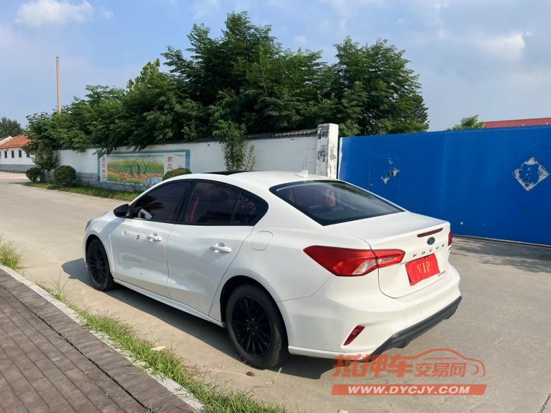 青岛19年福特福克斯4