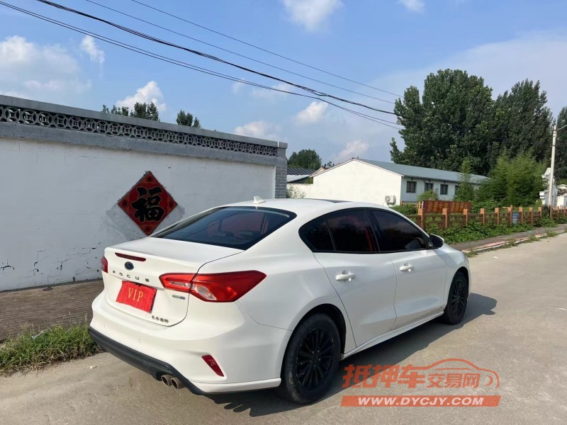 青岛19年福特福克斯5