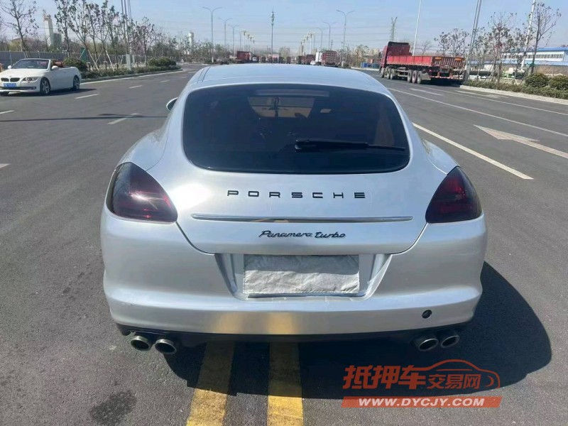 盐城13年保时捷帕拉梅拉9