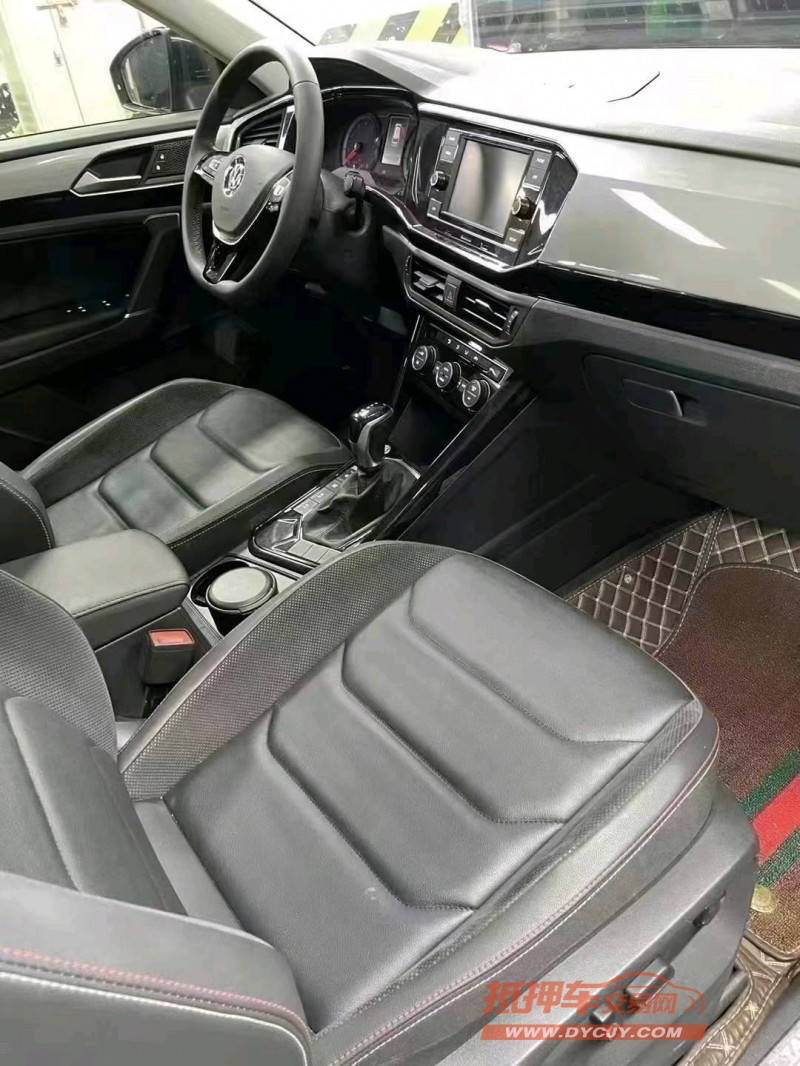 成都20年大众探岳8