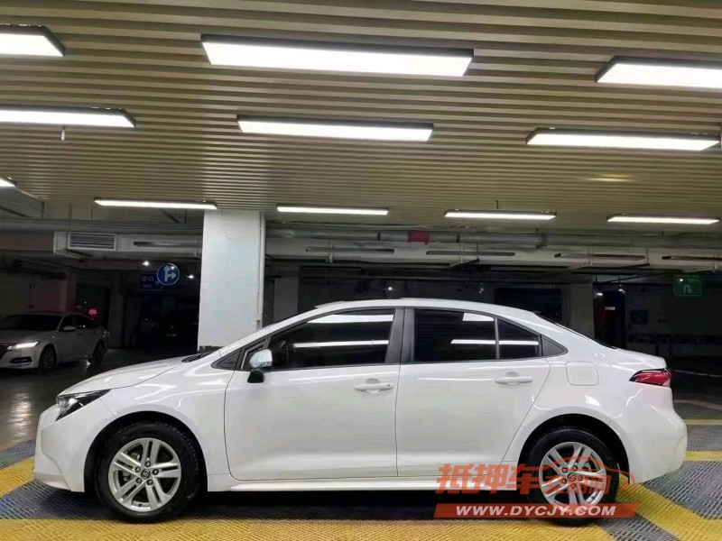 成都22年丰田雷凌3