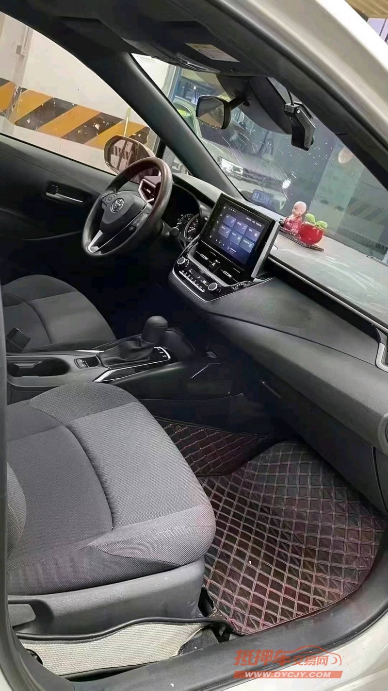 成都22年丰田雷凌8