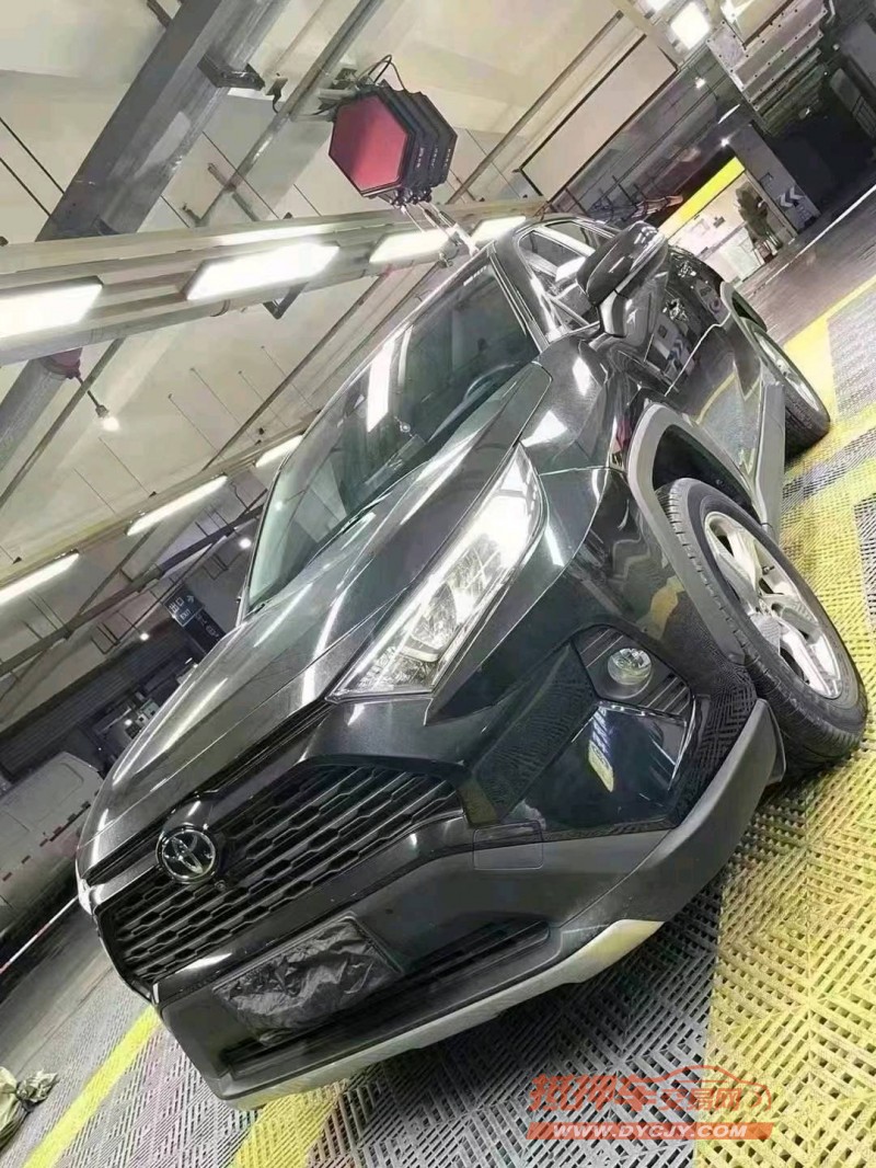 成都22年丰田RAV42