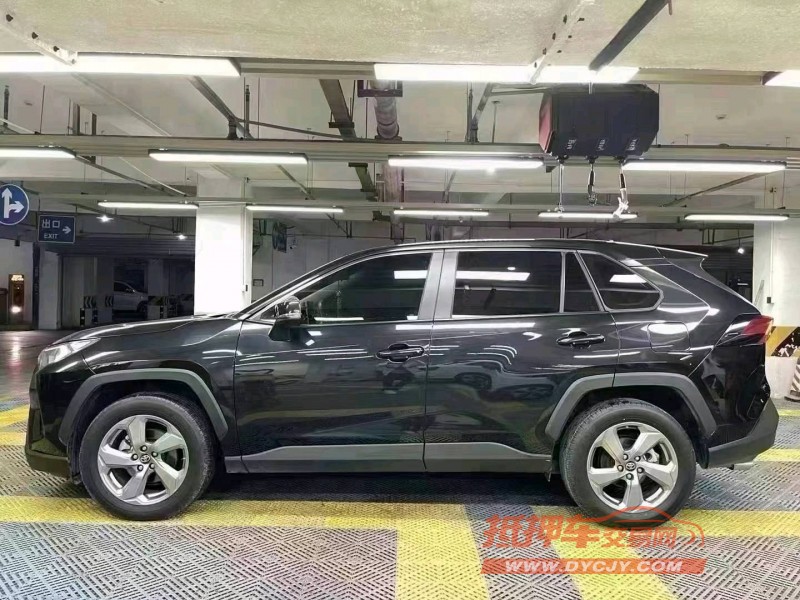 成都22年丰田RAV43