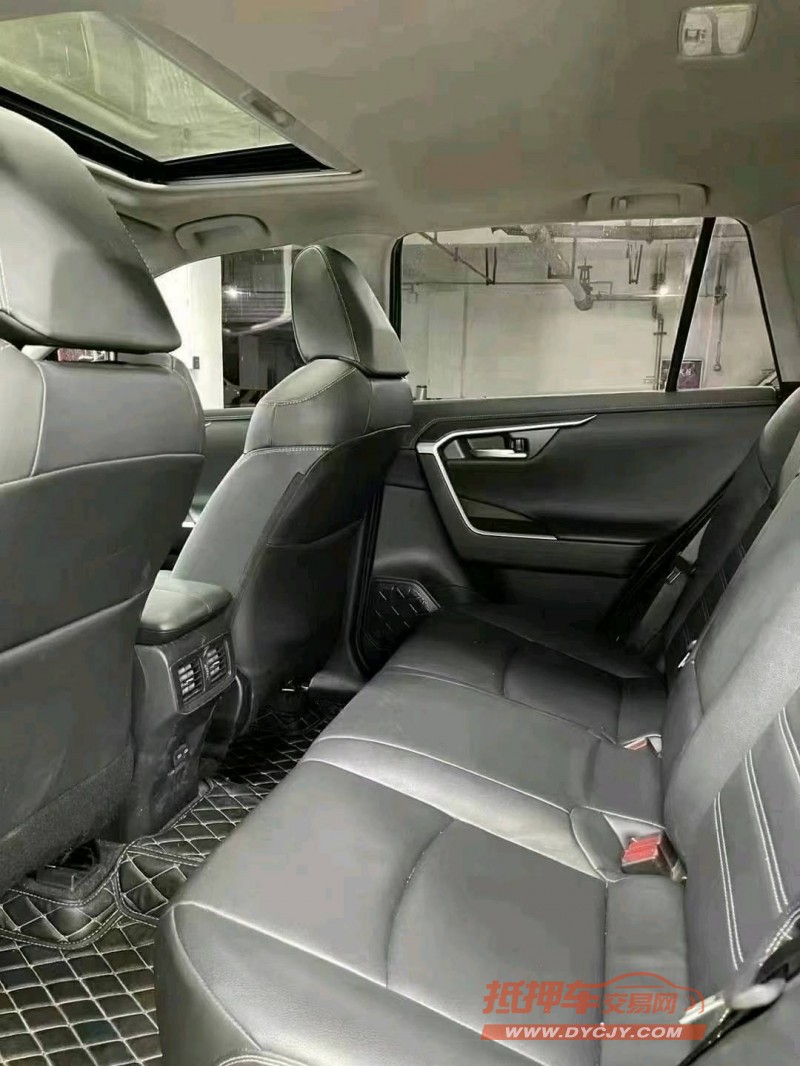 成都22年丰田RAV44