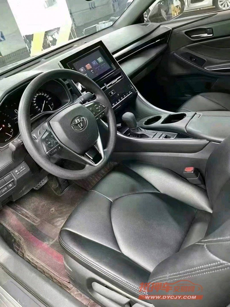 成都22年丰田亚洲龙5