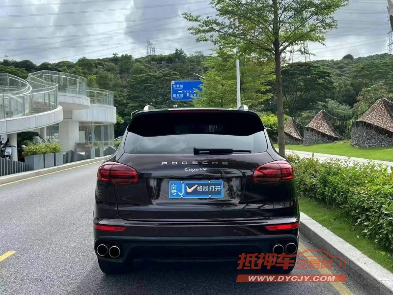深圳15年保时捷卡宴9