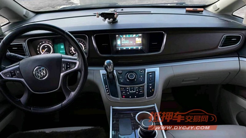 保定17年别克GL85