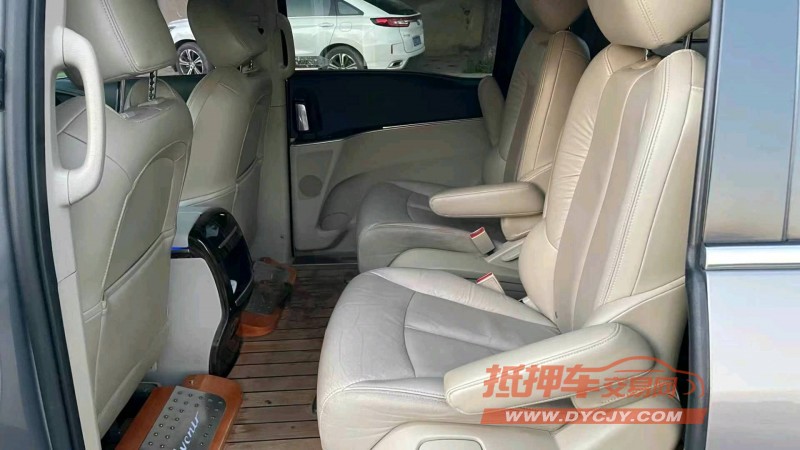 保定17年别克GL86